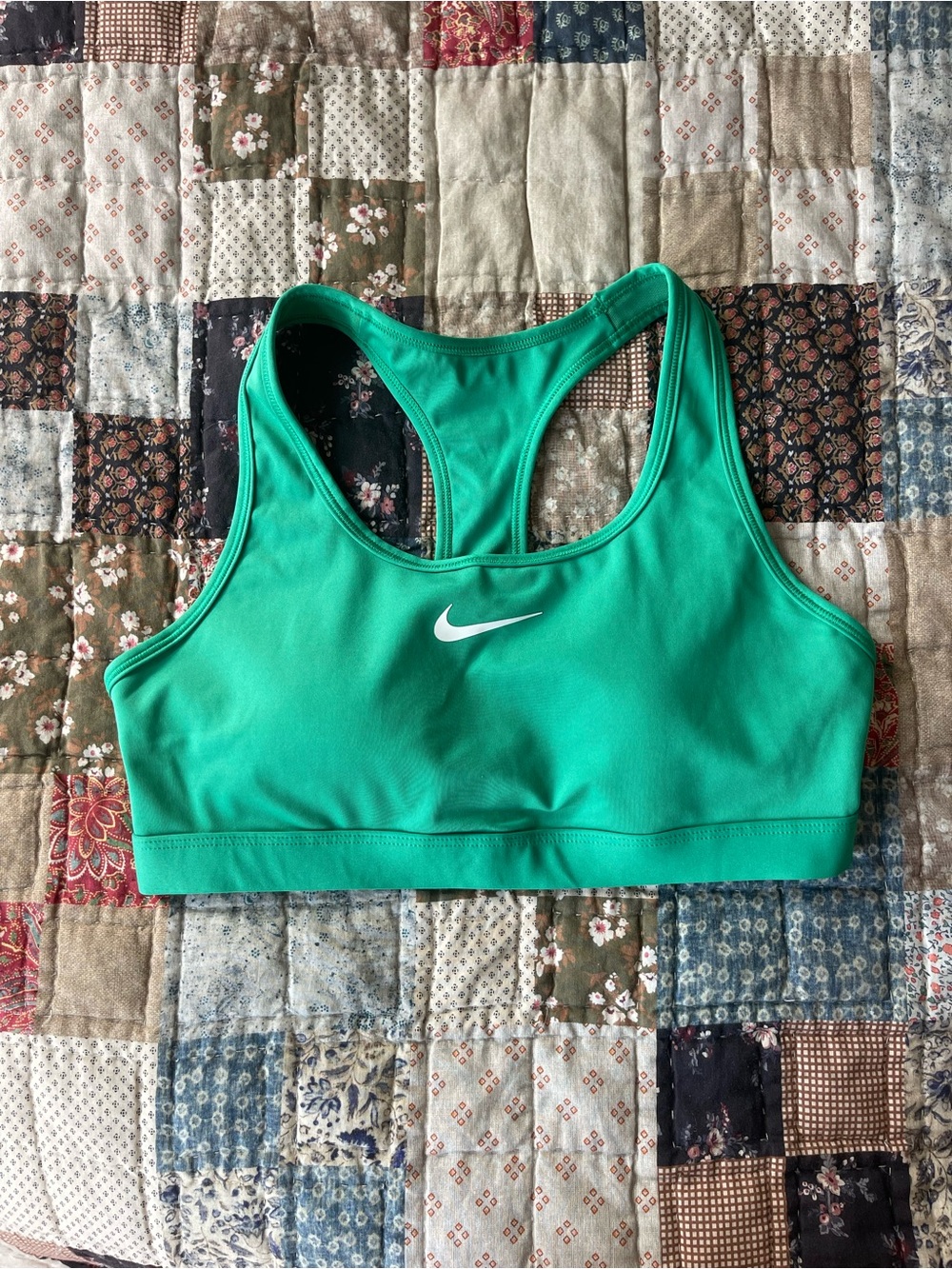 Nike Swoosh Medium Support Women's Padded Sports Bra-Green